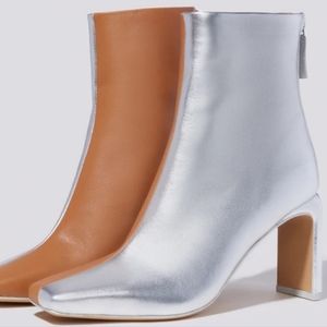 Jonathon Simkhai $600 size 5 NWT Kelsey Booties. Silver & Tan